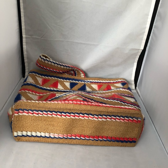 Unique embroidered burlap Single strap tote bag - Picture 5 of 8